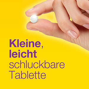 Vigantol Tablette, gehalten von einer Hand, beworben als kleine und leicht schluckbare Tablette.