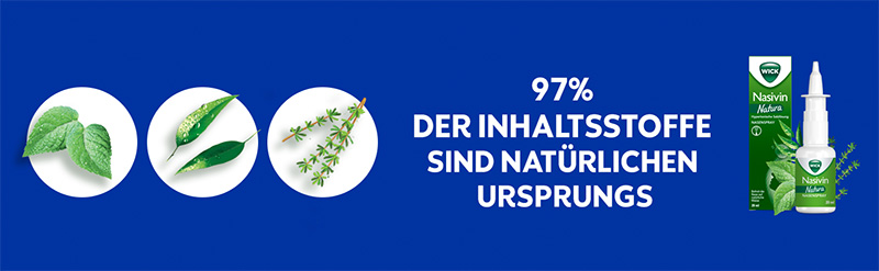 Blätter von Menthol, Eukalyptus und Thymian werden gezeigt. Der Text daneben sagt: 97 Prozent der Inhaltsstoffe sind natürlichen Ursprungs. Die Verpackung und Sprühflasche von WICK Nasivin Natura Nasenspray werden gezeigt.