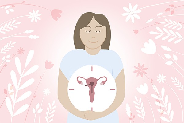 Eine Illustration einer Frau, die eine Uhr in den Händen halt. Auf dieser ist ein weiblicher Uterus abgebildet.