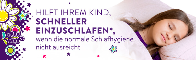Ein Mädchen liegt friedlich schlafend im Bett. Der Text sagt: Hilft Ihrem Kind, schneller einzuschlafen, wenn die normale Schlafhygiene nicht ausreicht.
