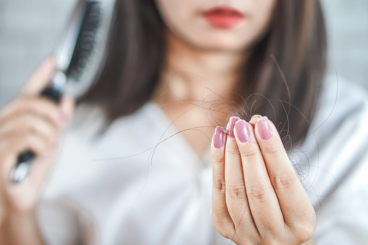 Haarausfall Bei Frauen Ursachen Info Volksversand Versandapotheke